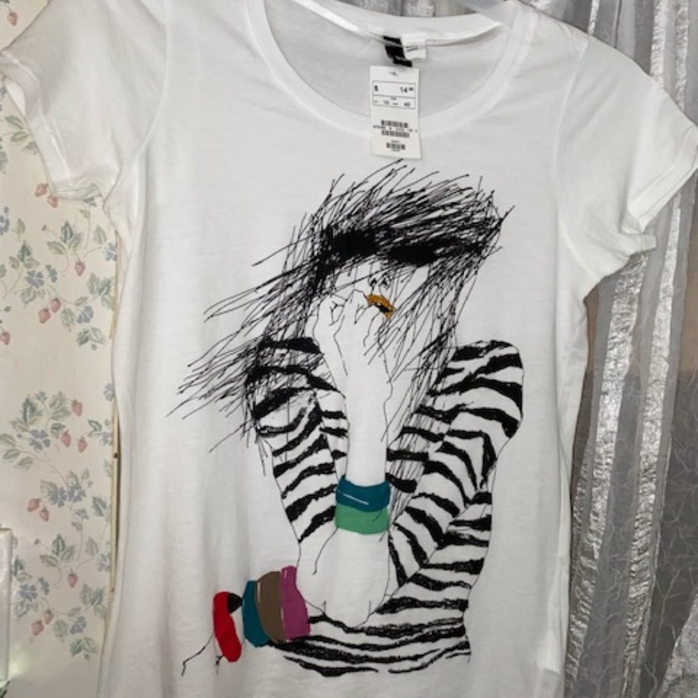 H&M DIVIDED Design Short Sleeve T-Shirt, Size10